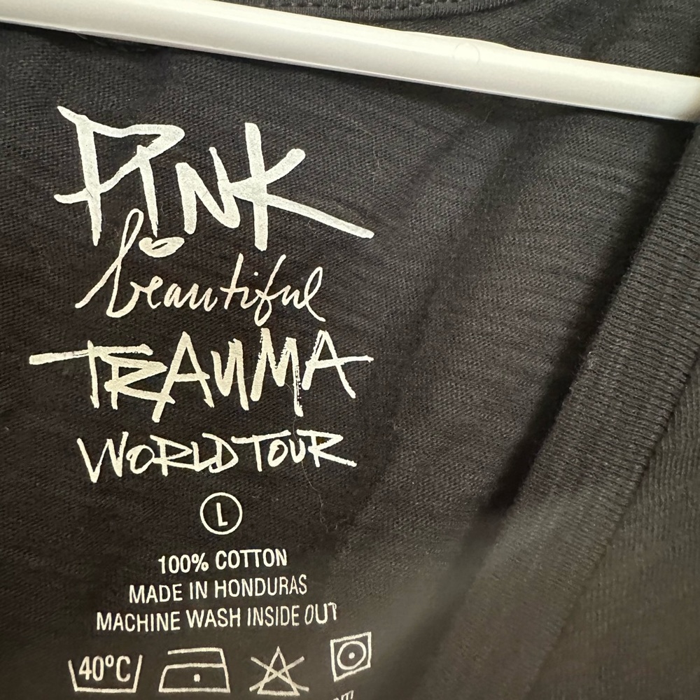 Pink Beautiful Trauma World Tour T Shirt Black w/ pink & red graphics Sz Lg NWOT - Picture 3 of 3